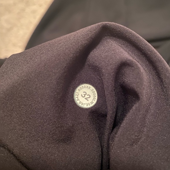 Lululemon city sleek size 32, 7/8 length - Picture 2 of 5